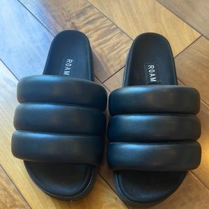 ROAM puffy black slide size 37